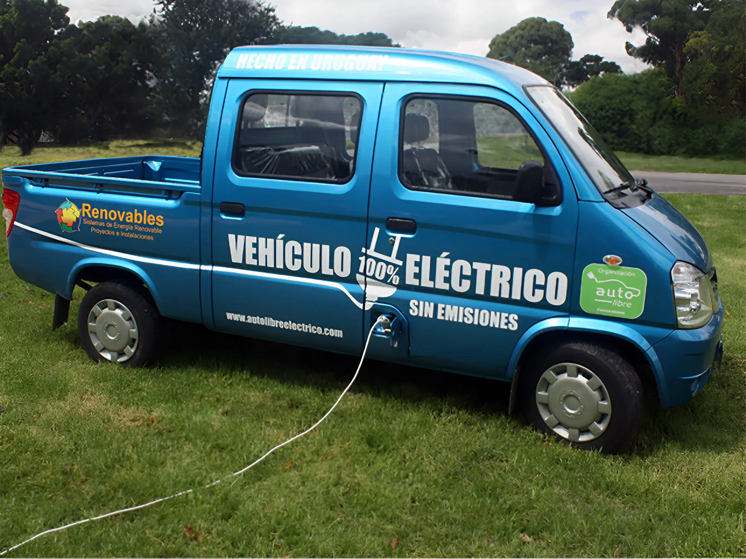El auto electrico que trasladó al ex-presidente de Uruguay en su asunción. Convertido por AutoLibre.